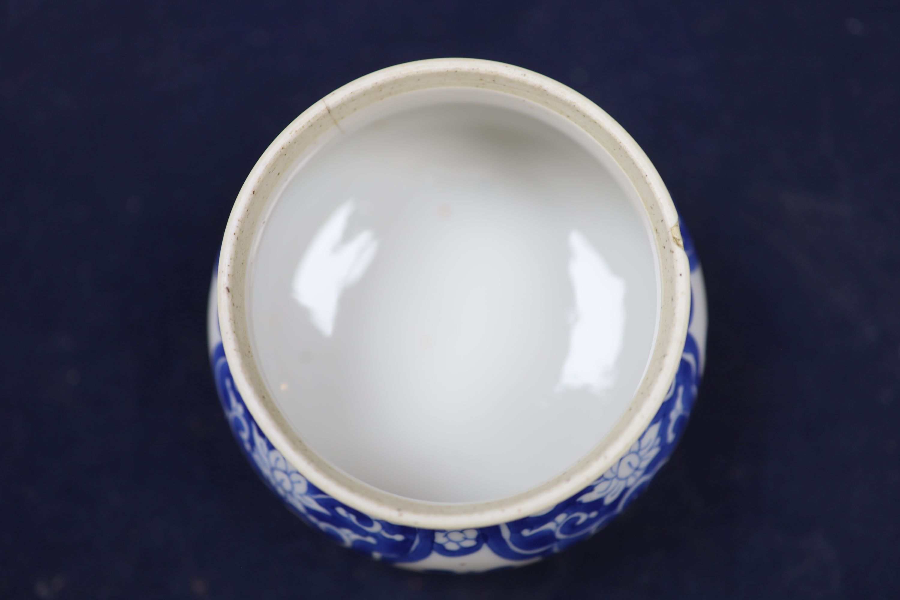 A pair of Chinese blue and white dishes and a similar jar and cover, tallest 12cm